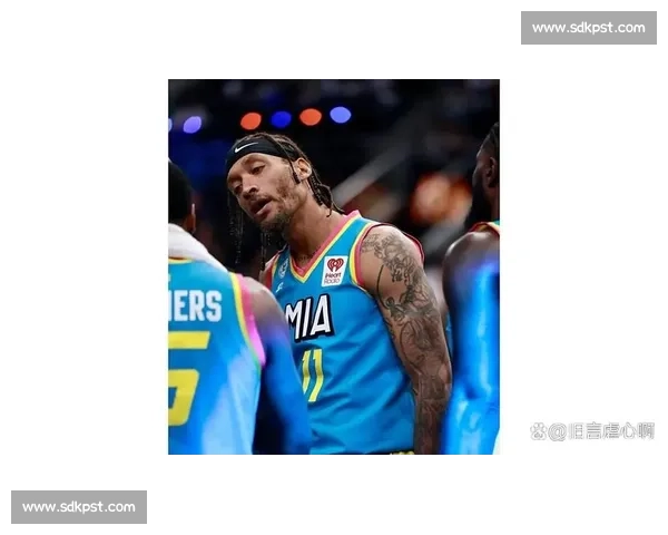 比斯利霍华德硬刚芬森!BIG3 上演退役球星暴力美学,抱摔冲突 + 垃圾话引爆全场