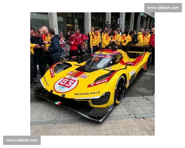 蒙特利尔法拉利车迷线上集结，为勒芒 83 号车组助威