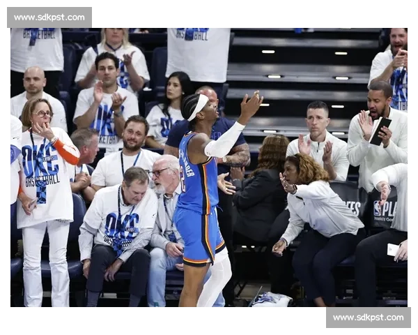 裁判争议引爆 G4!SGA 末节暴走 + 网友恶搞停车场偷袭哈利卡秃 裁判争议引爆 G4!SGA 末节暴走 + 网友恶搞停车场偷袭哈利卡秃